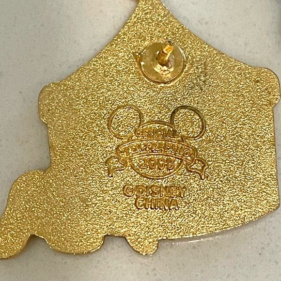 Disney Pluto Carnival Pin - Picture 3 of 3